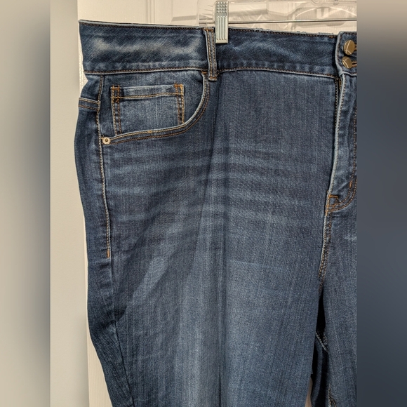 Lane Bryant Dark Wash Bootcut Raw Hemline Denim Jeans in Size 28 Regular - Picture 2 of 14